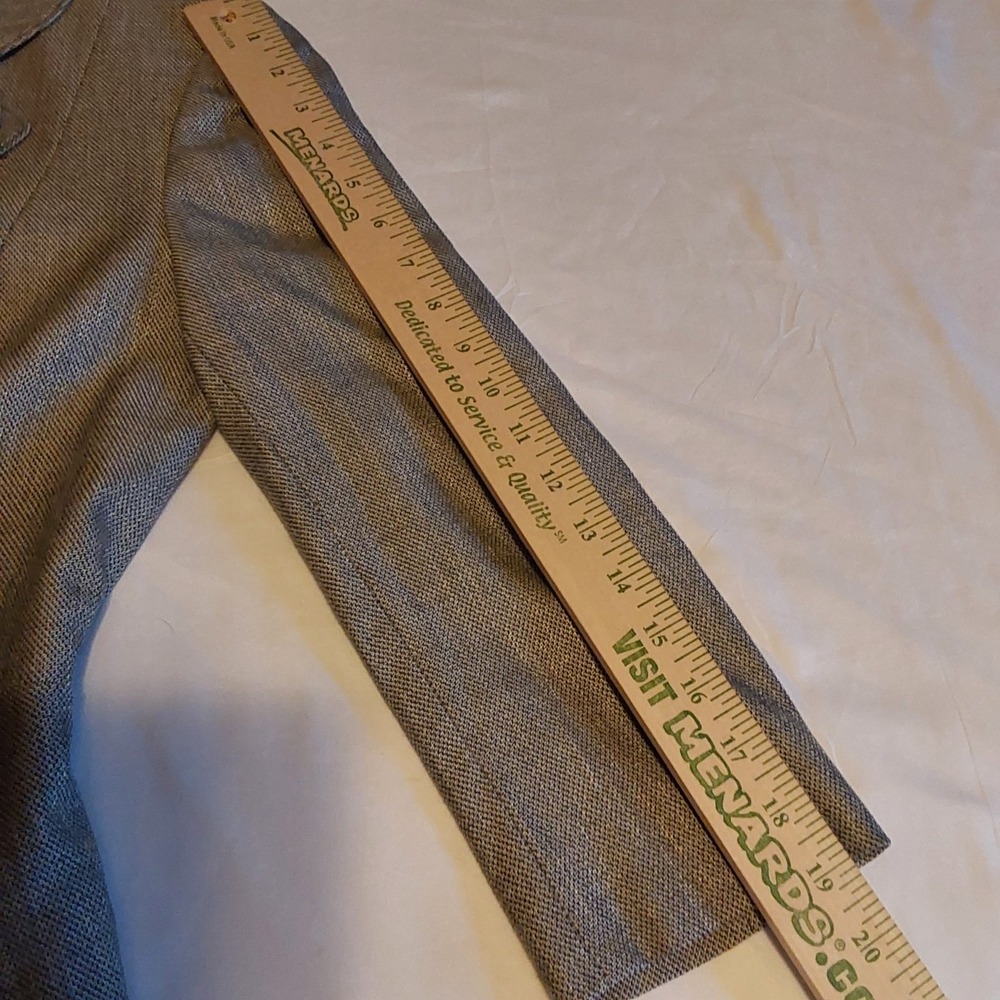 TAHARI Skirt Suit‎ Women Size 4 Gray Tweed Blazer Jacket With Snap Toggle - Picture 13 of 15